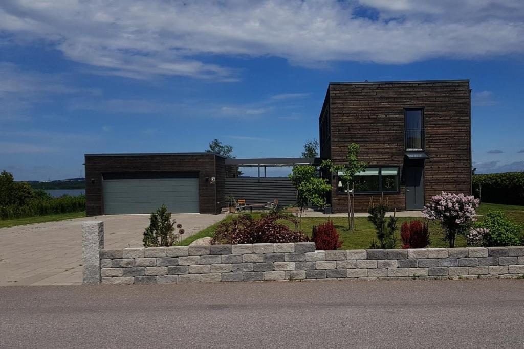 Guestly Homes - 4Br Serene Villa With Garden 尼雪平 外观 照片